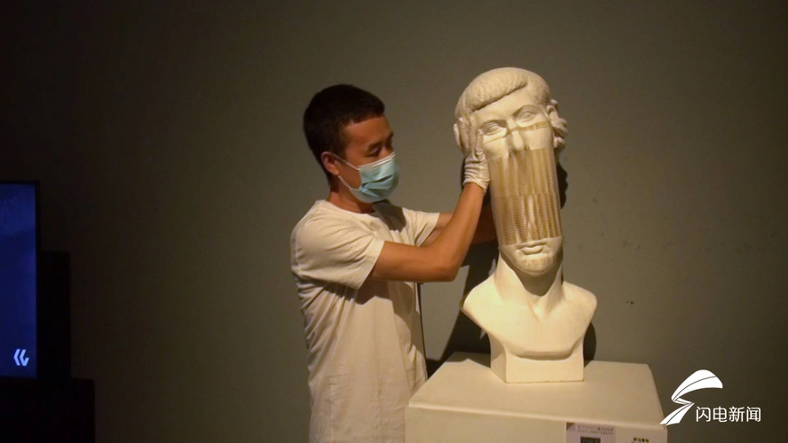 120秒丨魔幻!人像雕塑可拉伸至几十米,竟是用纸手工制成