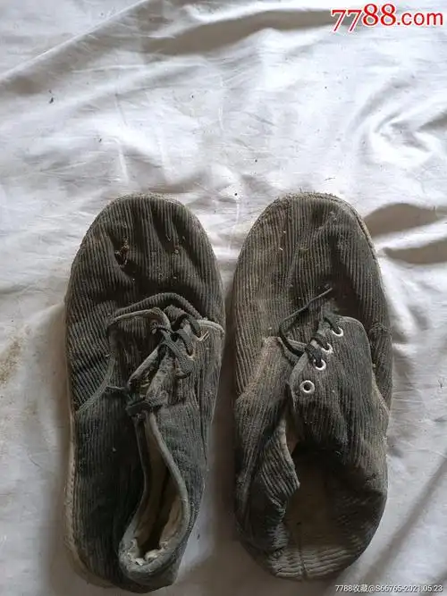 怀旧老黑条绒布底棉鞋