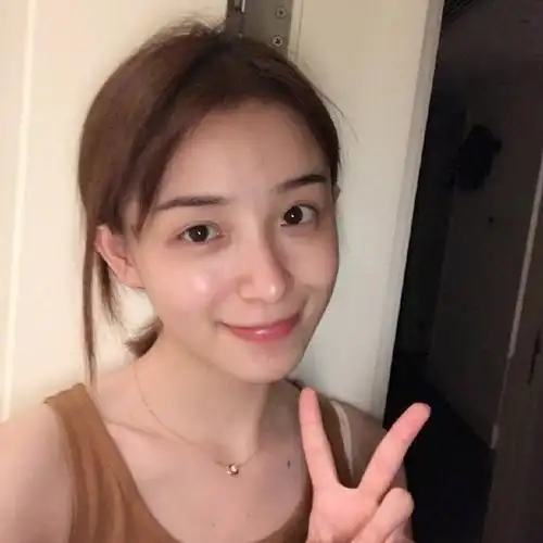 周二珂最近一段时间小日子过得是美滋滋,从一个网红