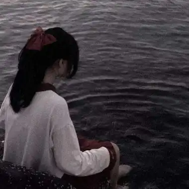 很丧很伤感的忧郁qq微信头像 入秋就别再提夏天的事了 -腾牛个性网