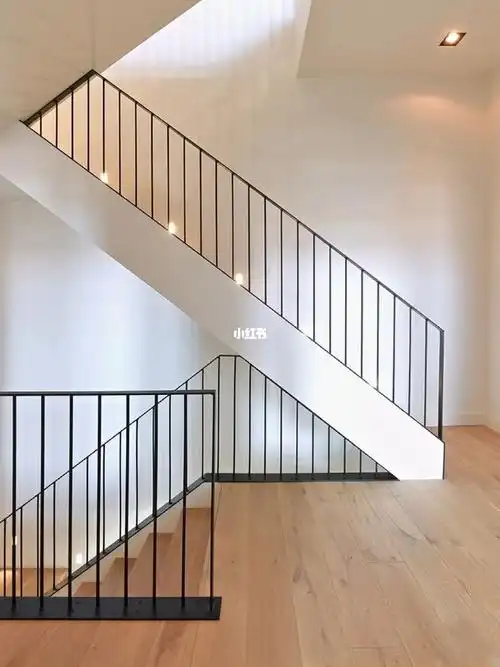简约楼梯扶手简单大方主要是性价比极高