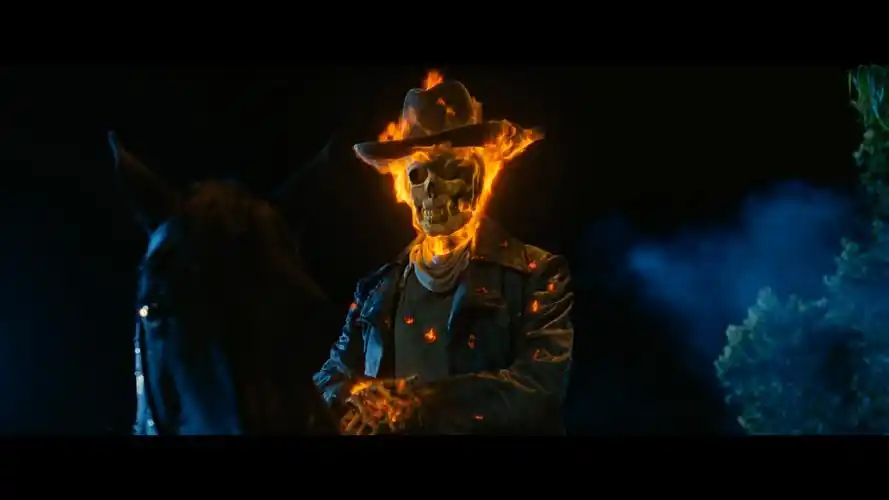 恶灵骑士:这段帅炸了,烈焰马与烈焰摩托车,最无辜的还是小蜥蜴.