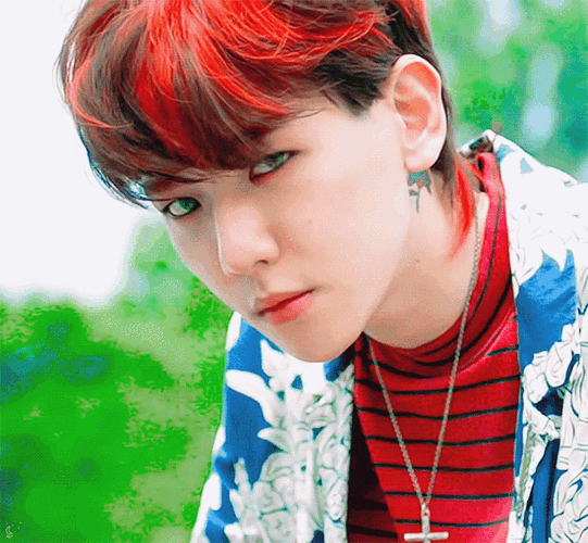 边伯贤gif韩星gif红发gif侧脸gif