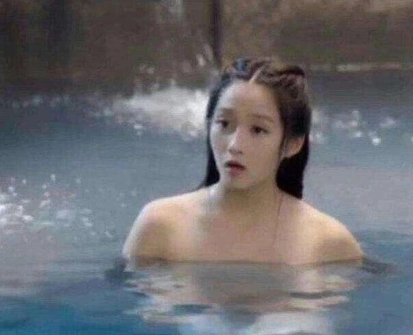 原创怪不得鹿晗选择关晓彤而放弃热巴,看了两人的沐浴照,我突然明白了