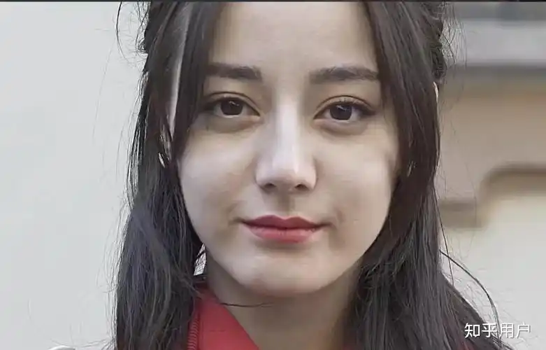 迪丽热巴的颜值为什么还能有人说普通? - 知乎