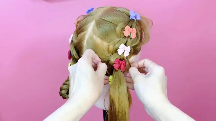 小女孩可爱公主发型扎法简单易学