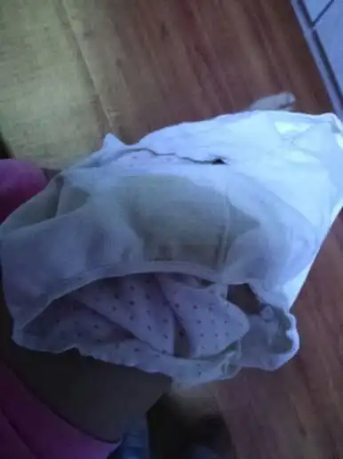 刚刚睡醒,发现内裤上一大滩液体,透明的,昨晚刚刚换的内裤,平常的内裤