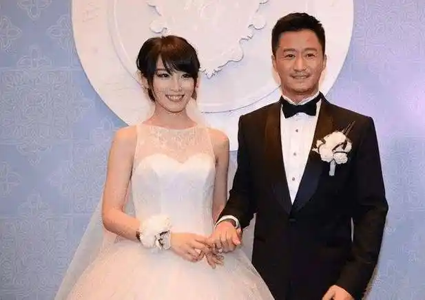 原创铁汉柔情硬汉吴京为追谢楠苦等四个小时这是什么神仙爱情故事