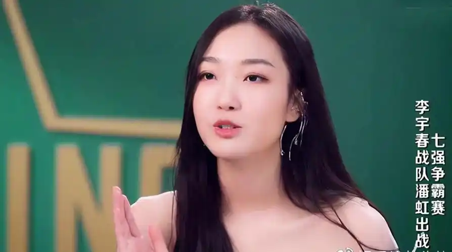 《中国好声音》李宇春歌曲拖累学员,潘虹唱功比她好,台风却不行