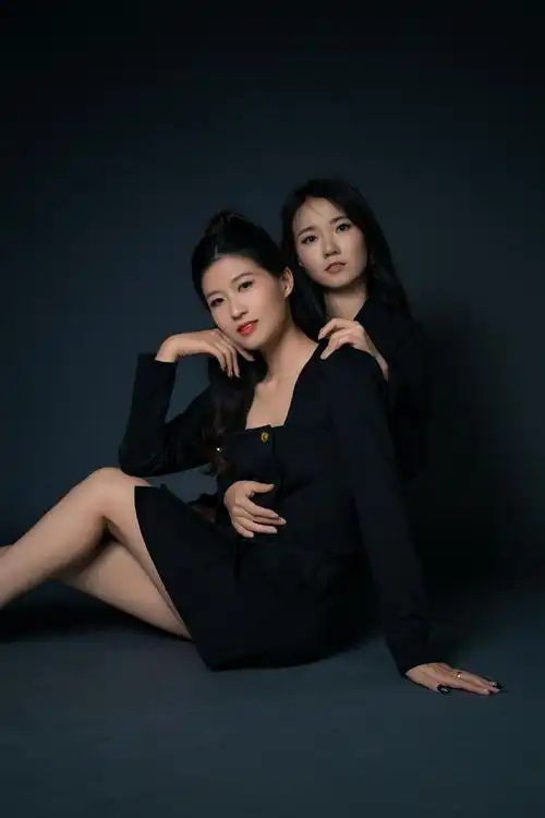 fermate的写真摄影作品《black闺蜜照》