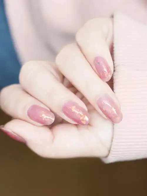 冒着仙气的指甲油