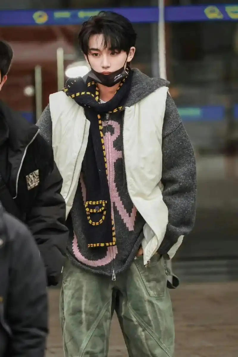 成年爱豆的魅力,丁程鑫高街少年感穿搭  成年爱豆的魅力真是无法抵挡