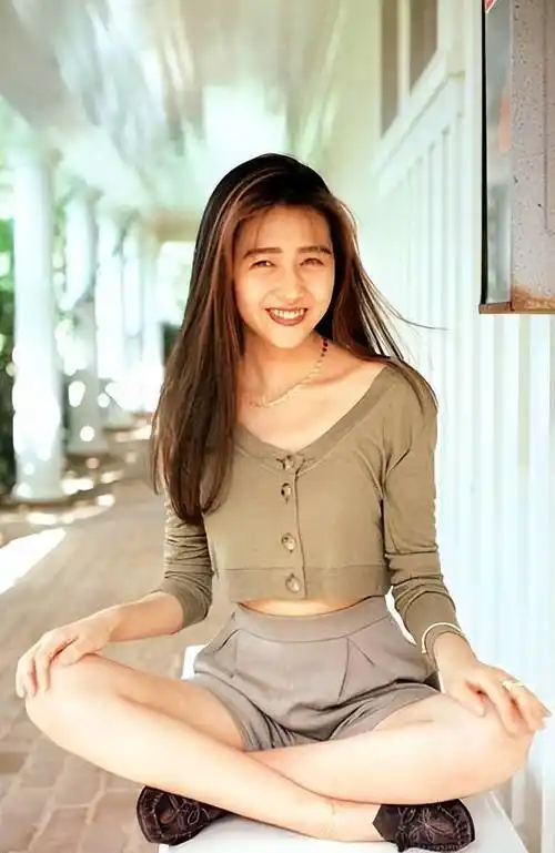 原创51岁工藤静香中性风又美又飒大腿瘦到似只剩骨头豪宅疑遭入侵