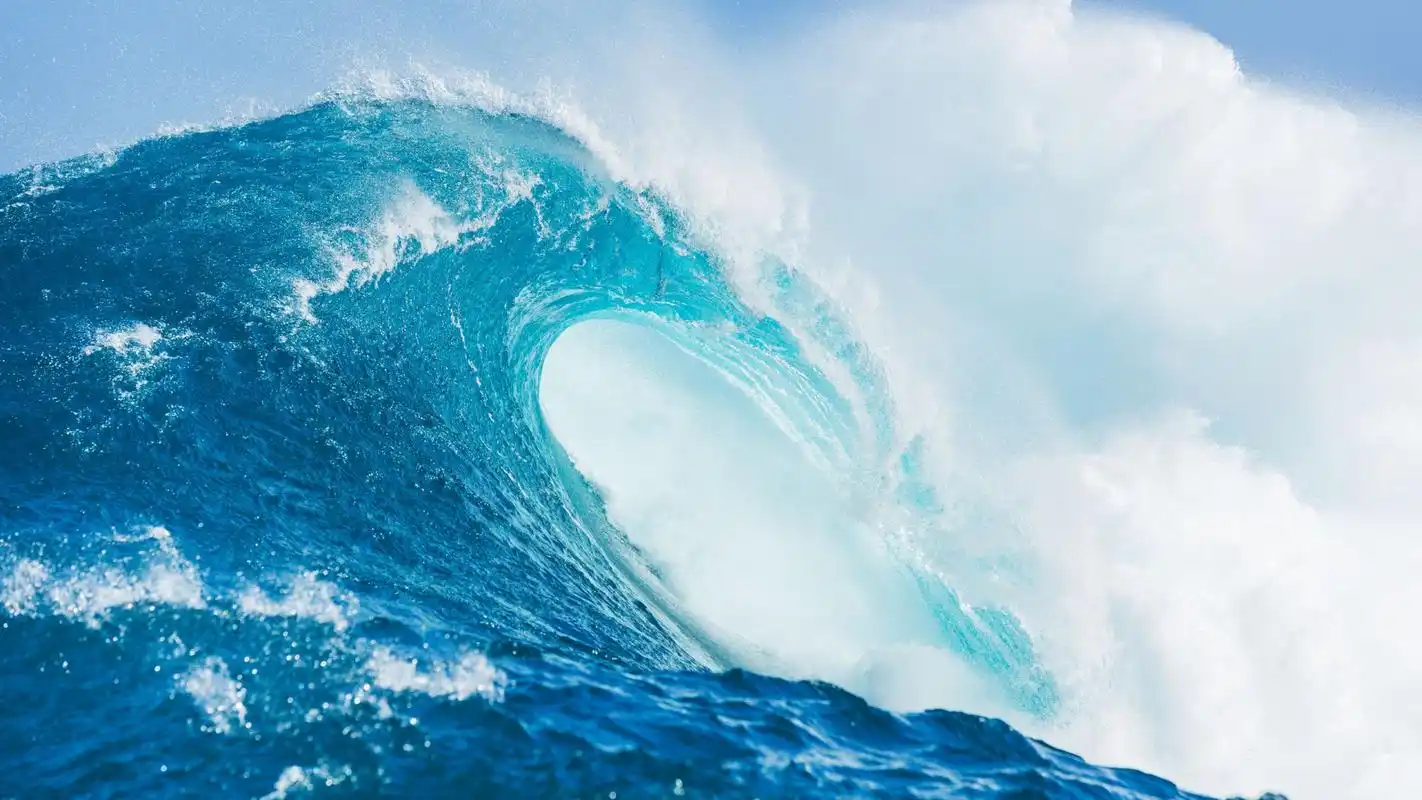 咆哮的海浪高清桌面壁纸