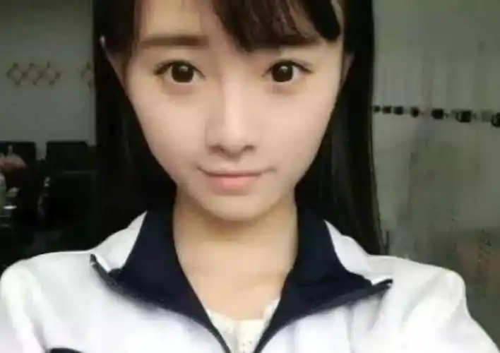 鞠婧祎的"非主流自拍"彻底火了!