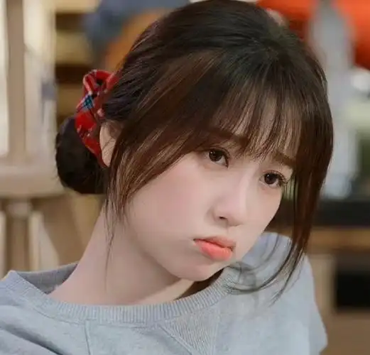 赵露思虞书欣同款齐刘海造型