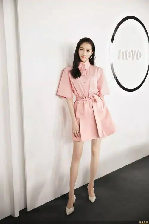 关晓彤16岁被谁买了大佬国民闺女被全网黑