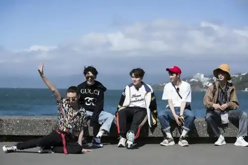 花路男孩青春合照范丞丞和心爱小狗早在《青春的花路》还在录制的过程