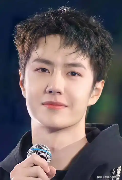 都会亲切地称呼王一博为"小猪",因为他实在是太可爱了,嘟嘟嘴的时候