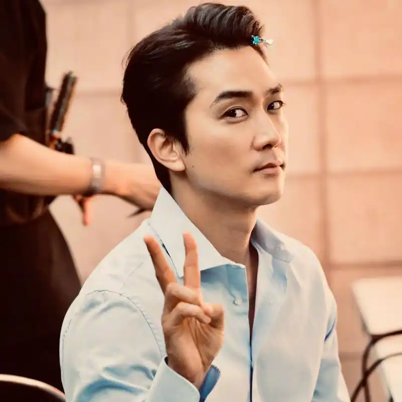 宋承宪官宣表达感恩,父母照片被曝出,神仙颜值可以组合出道!