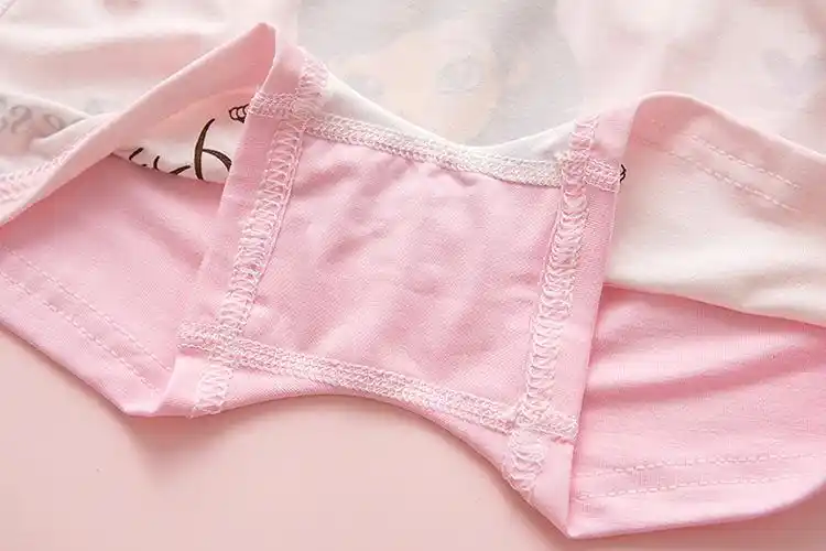 热卖儿童内裤莫代尔女童内裤四角裤卡通小短裤宝宝平角裤卡纸装