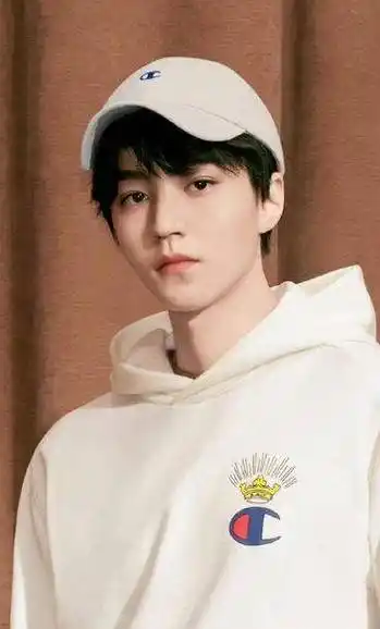 王俊凯elle专访微博是我分享生活趣事的朋友圈有趣才发