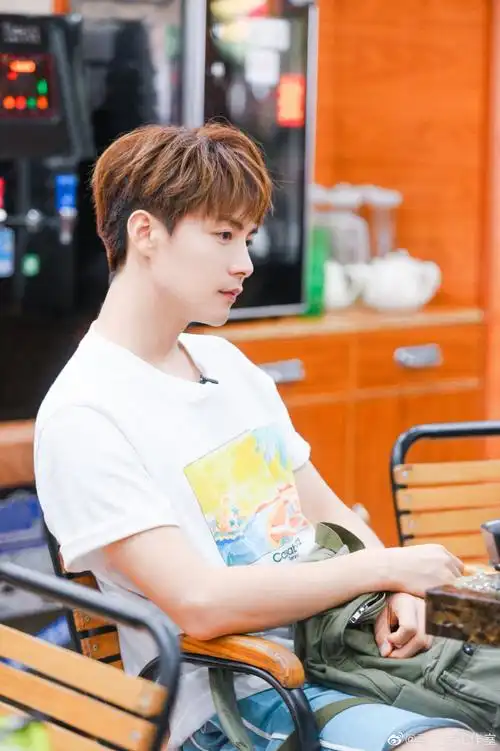 马天宇晒可爱自拍