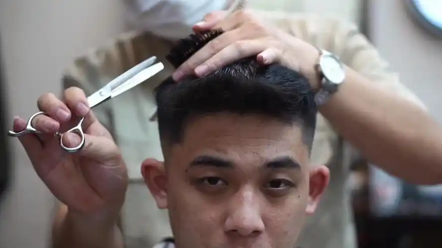 男生渐变飞机头,简单帅气又有型,潮酷男生都喜欢这款发型