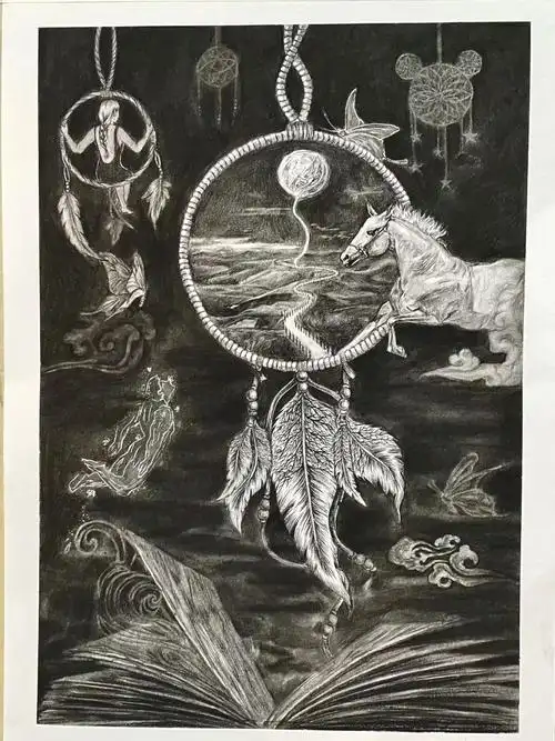 梦境与现实交织,代表梦的各种事物在画面中集合却异常和谐,捕梦网里的