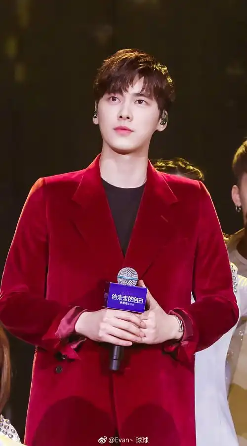 峰峰 good night@李易峰愿予小草赋春风超话#峰启新一岁,事事常安乐