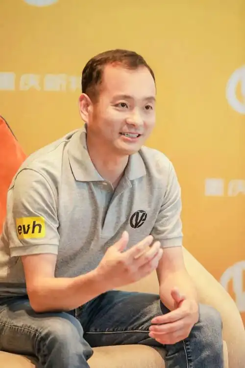 胡俊从零开始重构新特新能源模式