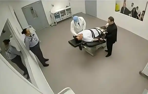 死刑执行现场:当犯人突然回头望向法警的那一刻,老法警崩溃了