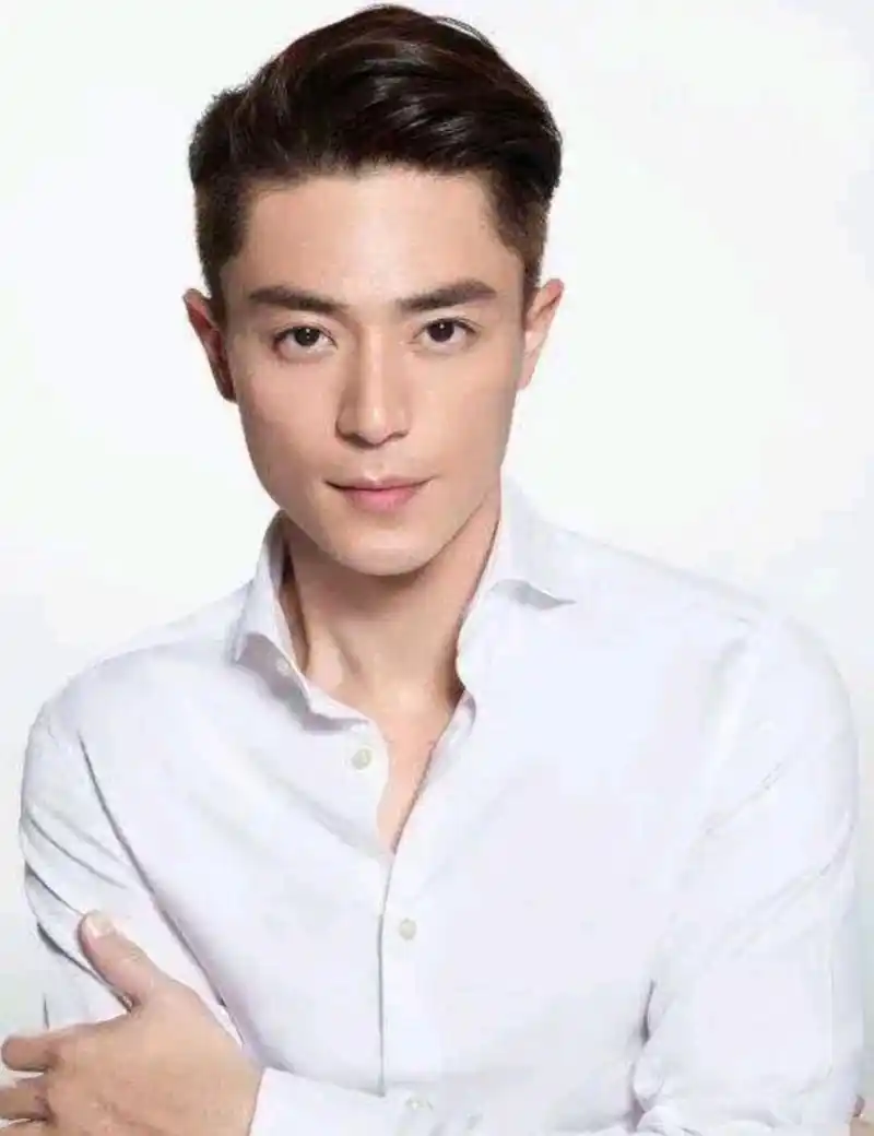 有没有觉得肖战跟霍建华很像呢?