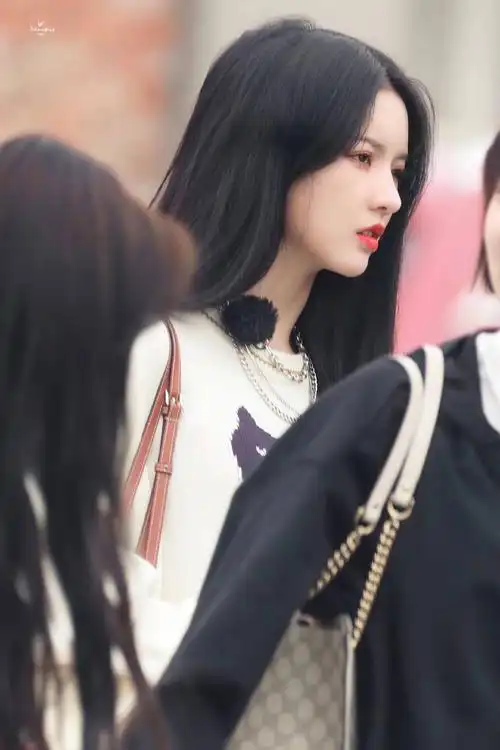 刘些宁这个武馆路透的侧颜好绝