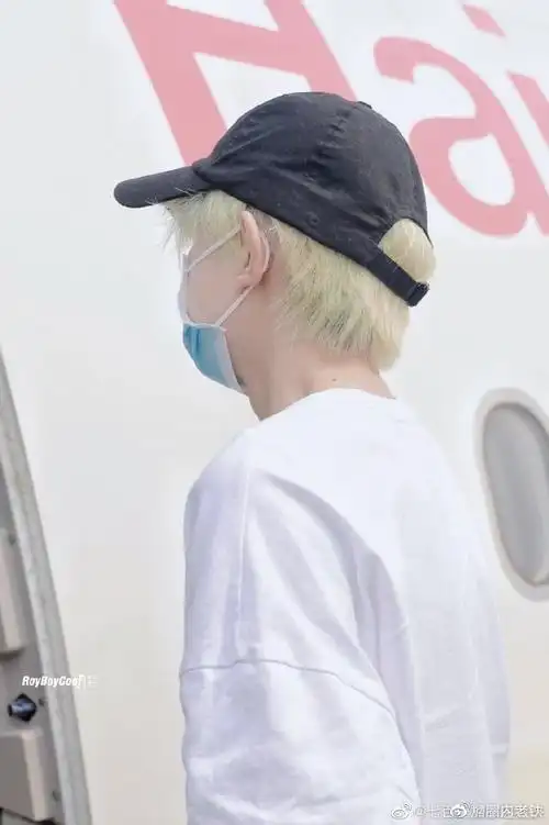 王源今日机场照