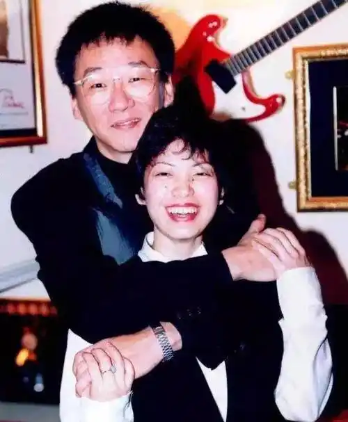 10韩红在刚认识韩红的时候,很多人会因为她的外形纳闷她的性别.