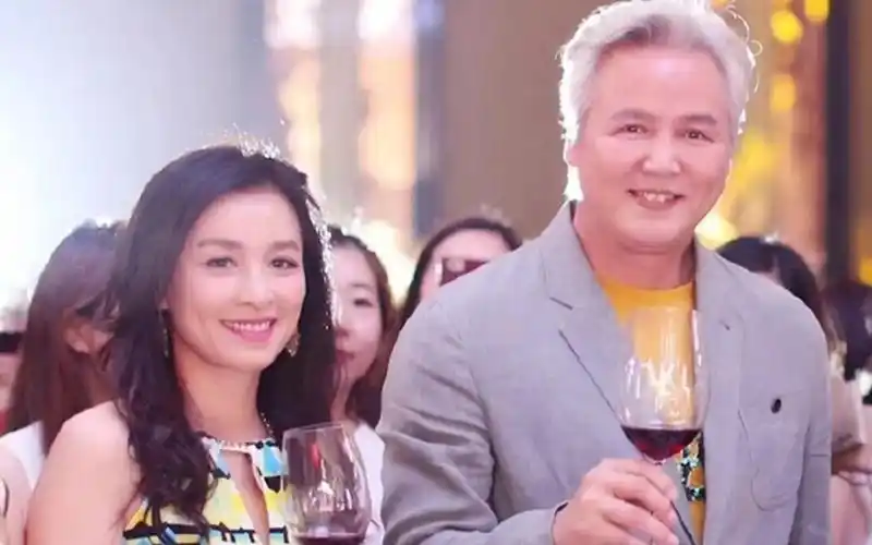 张庭卷土重来了!将开启线下巡回活动,转型带货扬言要让女性蜕变