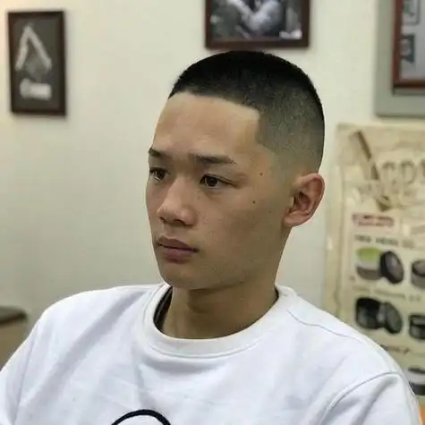 男生小平头发型剪的好照样也很帅