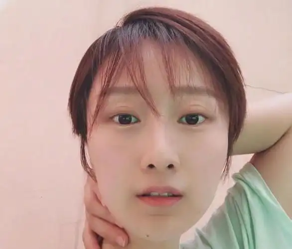 这是一起来看流星雨里的云朵吗她的素颜近照简直很难相信