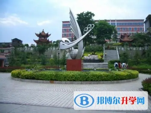 贵定第一中学办学规模贵定县第一中学,是一所公办性质的完全中学.