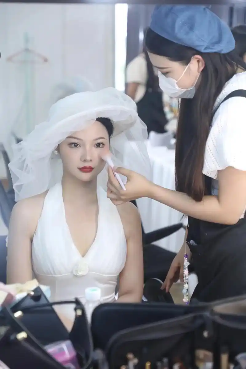 在明星化妆学校学习的第十周.学员练习作品 我们都是平凡的人  - 抖音