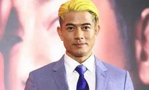 郭富城豪车被拉货小哥撞坏一旁司机满脸心疼天王表现引得怒赞