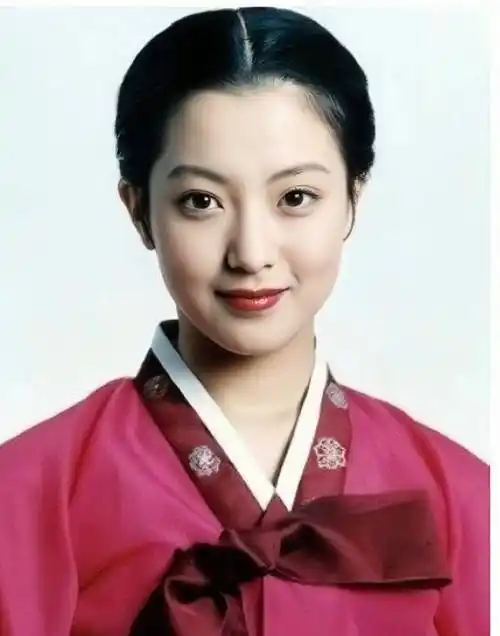 金喜善从16岁少女到47岁的熟女她的颜值与魅力始终如一