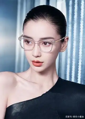 angelababy真是美女中的佼佼者,代言陌森眼镜五官轮廓接近完美!