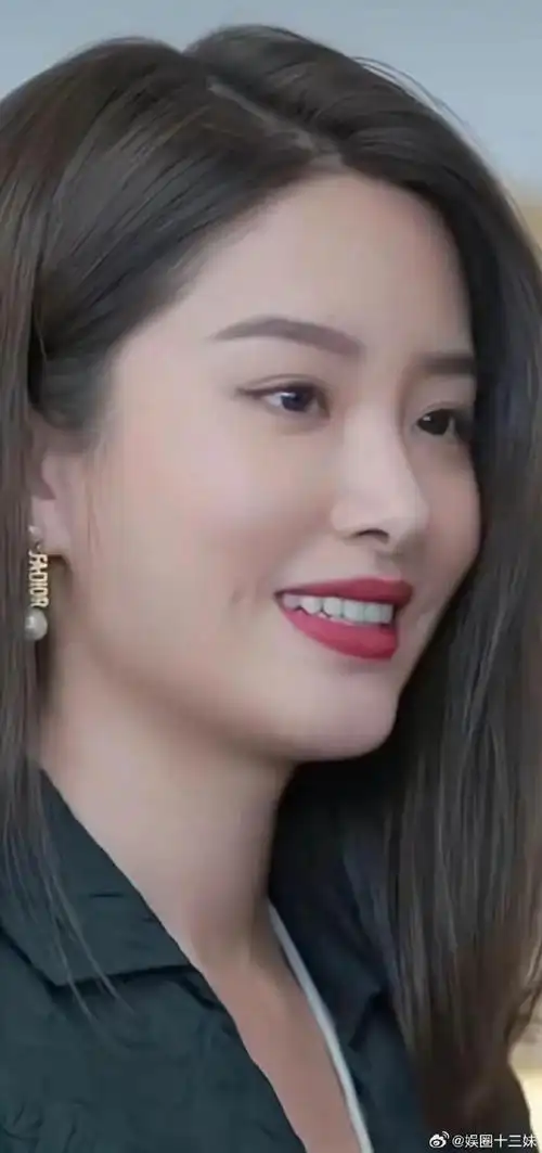 杨采钰素颜状态