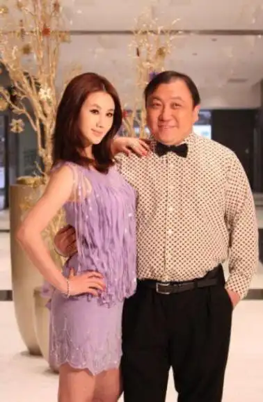 王晶老婆到底有多美?容貌比过邱淑贞,网友直言真是人生赢家