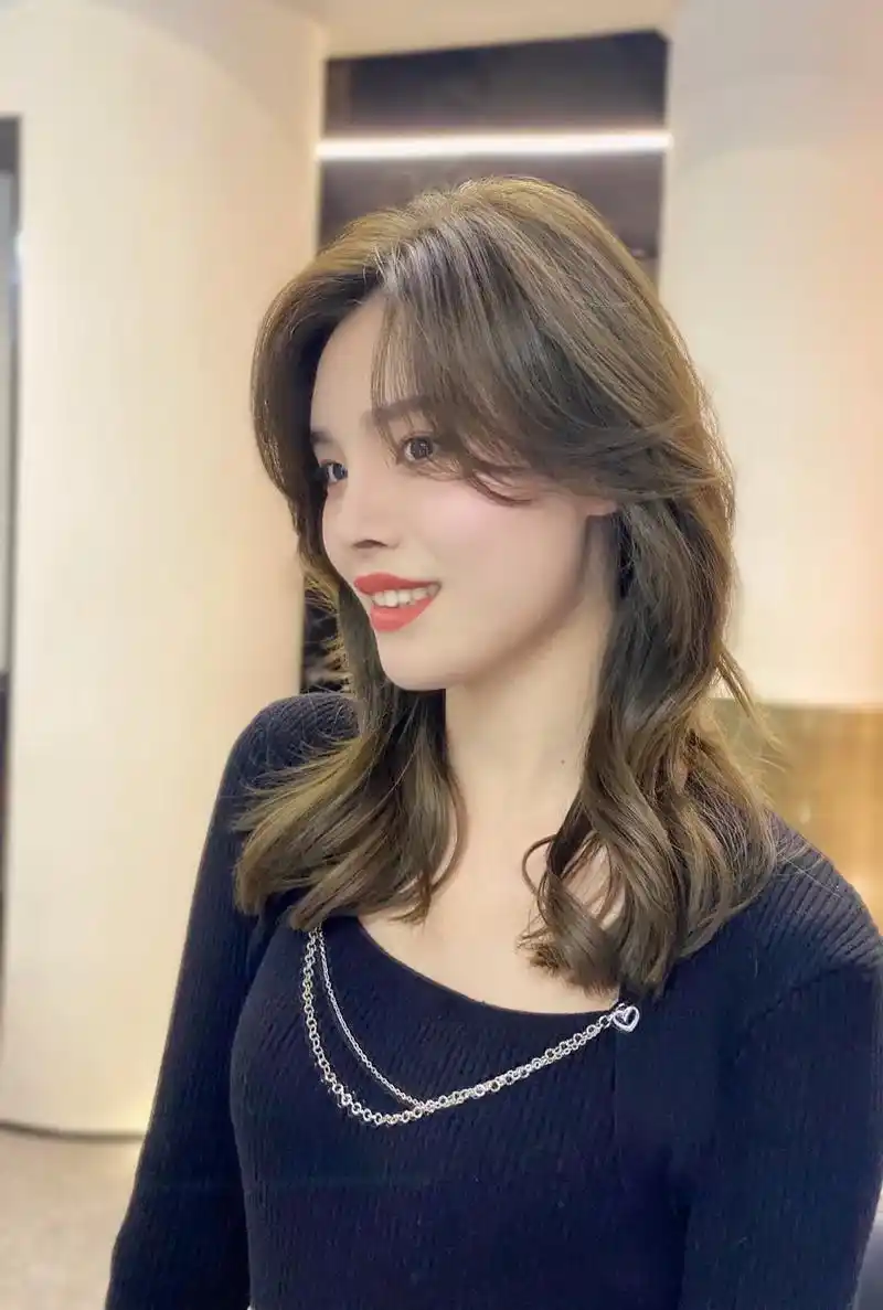 抖音图文来了 #显白发色 #减龄发型 #好打理的发型 #锁 - 抖音