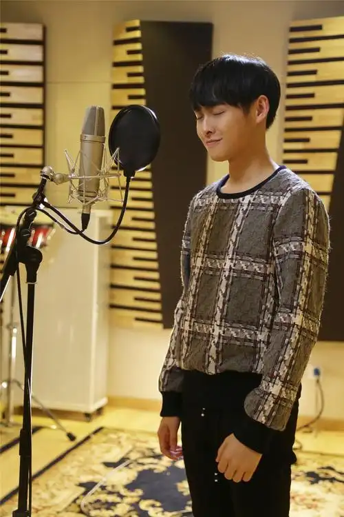 洪雨雷快男后首发单曲初次见面大受褒奖