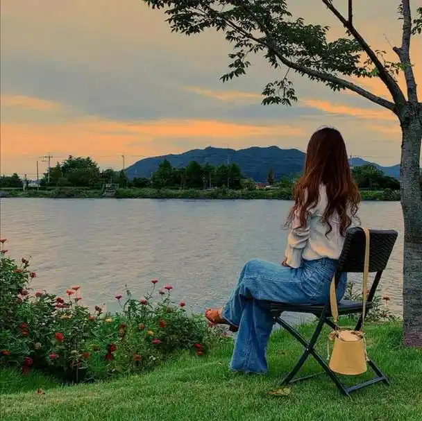 适合春天用的女生头像,背景图和文案 赶快来接收啦!