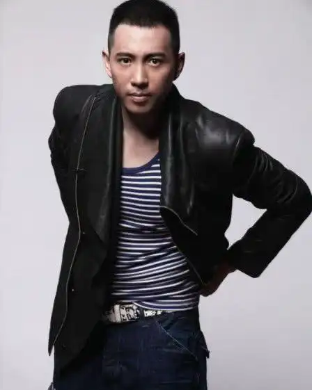 40岁谷智鑫近照华筝公主竟是他老婆5岁儿子和他像极了